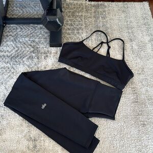 Alo airbrush set. Top size medium. Bottom size small.